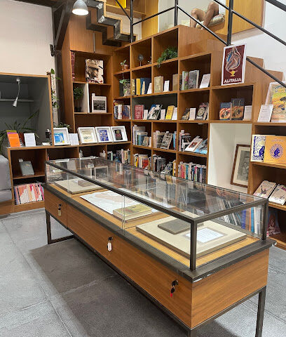 كتب ومطبوعات زرزورة - الشارقة - +971 52 213 7411