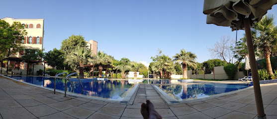 مسبح ديسكفري جاردنز - الشارقة - +971 58 172 2316