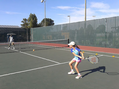 أكاديمية هوت شوت للتنس - الشارقة - +971 52 674 7324