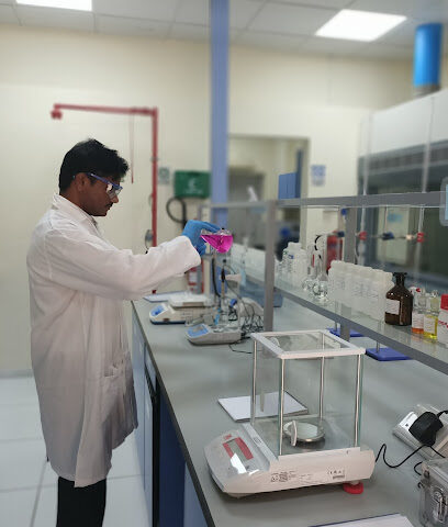 مختبر المبتكر - أم القيوين - +971 2 882 2040