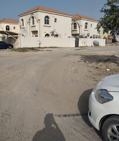 مسبح الفن الذهبي - الشارقة - +971 58 880 0045
