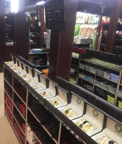 عالم الساعات - أم القيوين -