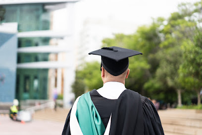 الدراسة في الخارج عن طريق بلدية دبي - الشارقة - +971 4 329 6687