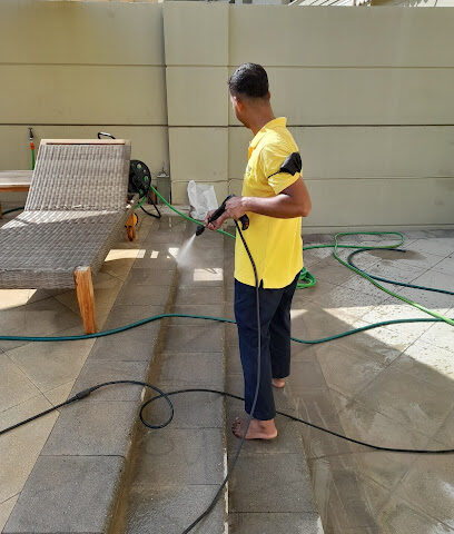 خدمات تنظيف النوافذ المتلألئة - أم القيوين - +971 58 817 7344