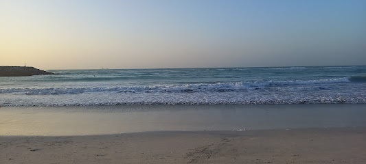 شاطئ للسباحة في الشارقة - الشارقة -