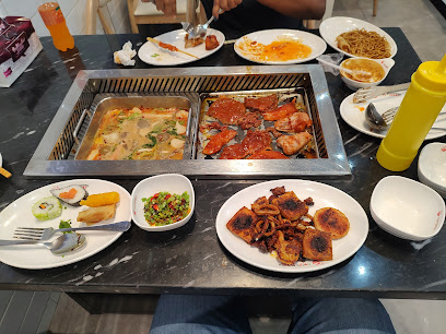 الأحد السعيد هوتبوت وبوفيه باربكيو - 欢乐 星期天 火锅 + 烤肉 自助 - الشارقة - +971 50 518 1789
