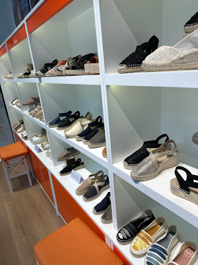 Alpargata Uris - دبي هيلز مول - United Arab Emirates|Dubai|1st Floor