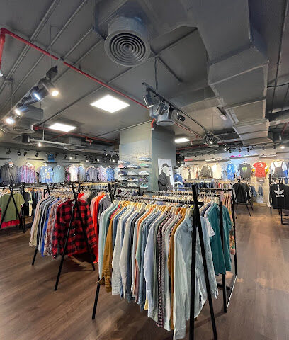 ملابس السوق السوداء المميزة - أم القيوين - +971 58 500 0066