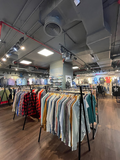 ملابس السوق السوداء المميزة - United Arab Emirates|Abu Dhabi|electra street old honda showroom building sun and sands sports