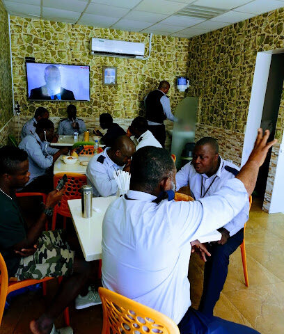 مطعم ويست سايد أفريكان - أم القيوين - +971 54 330 2566