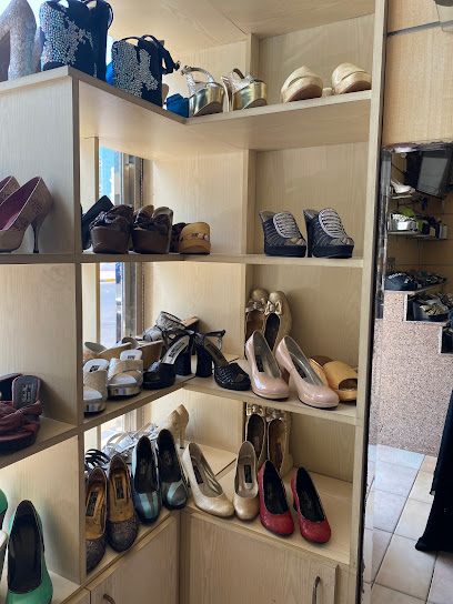 حذاء ذهبي - United Arab Emirates|Al Hisn - W4 - Abu Dhabi