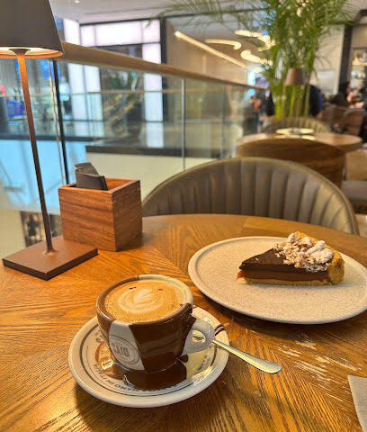 لوتاه للتطوير العقاري - المقر الرئيسي - الشارقة - +971 4 607 9000