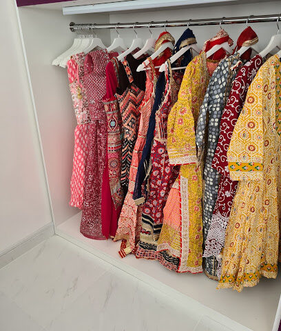 بوتيك أزياء نافيا - أم القيوين - +971 56 747 1656