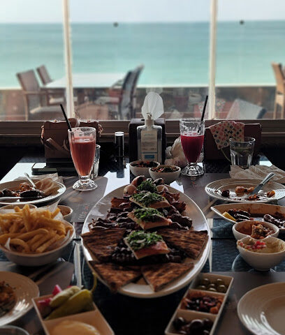 مطعم وكافيه الروف - الشارقة - +971 6 747 7110