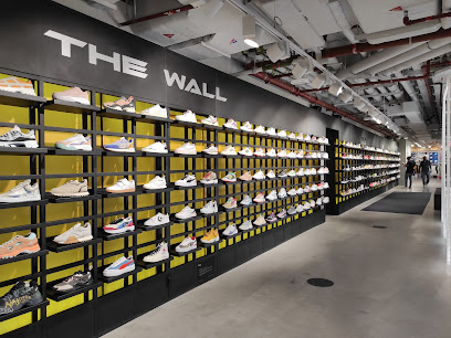 منطقة الأحذية الرياضية - الشارقة - +971 2 645 5678