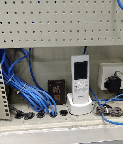 اساس تك لانظمة الامن والسلامة - الشارقة - +971 58 582 8300