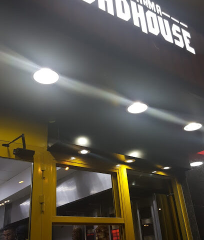 مطعم على الطريق - الشارقة - +971 9 244 2666