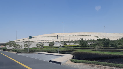 إلقاء النفايات الصلبة - أم القيوين -