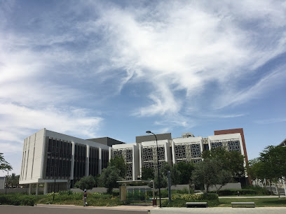 كلية الإدارة والاقتصاد - أم القيوين - +971 3 713 5282