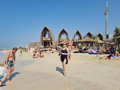 شاطئ الطائرة الورقية - الشارقة -