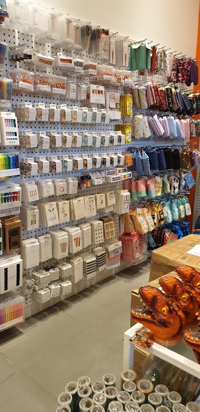 مطاردة الورق - United Arab Emirates|Yas Island - Abu Dhabi|FJQ5+4G