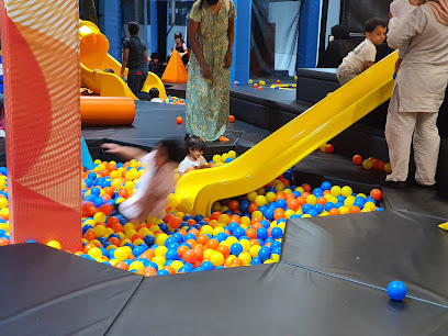 حديقة FLY ZONE للترامبولين - الشارقة - +971 50 660 6300